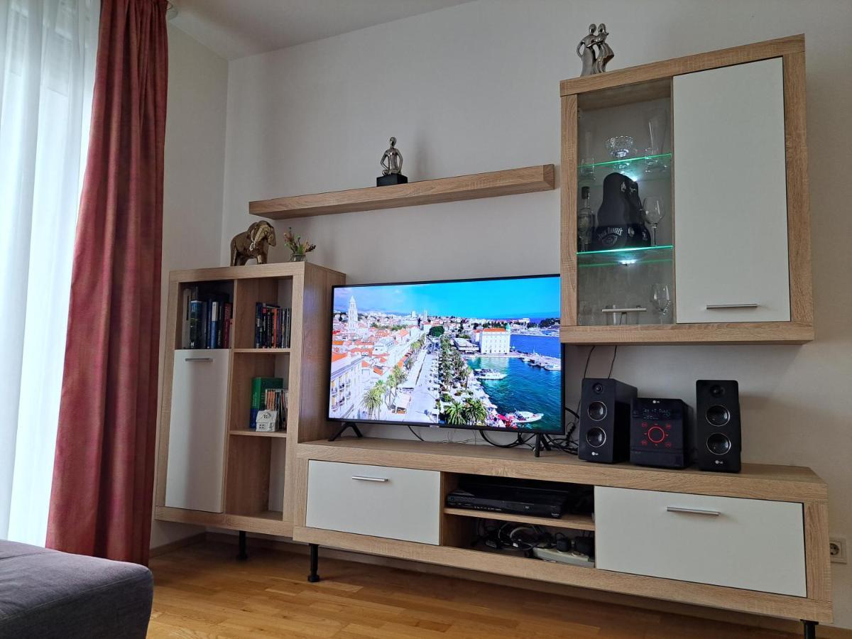 Mariposa: Balcony Apartment with Parking Near Split's Largest Mall Exterior photo