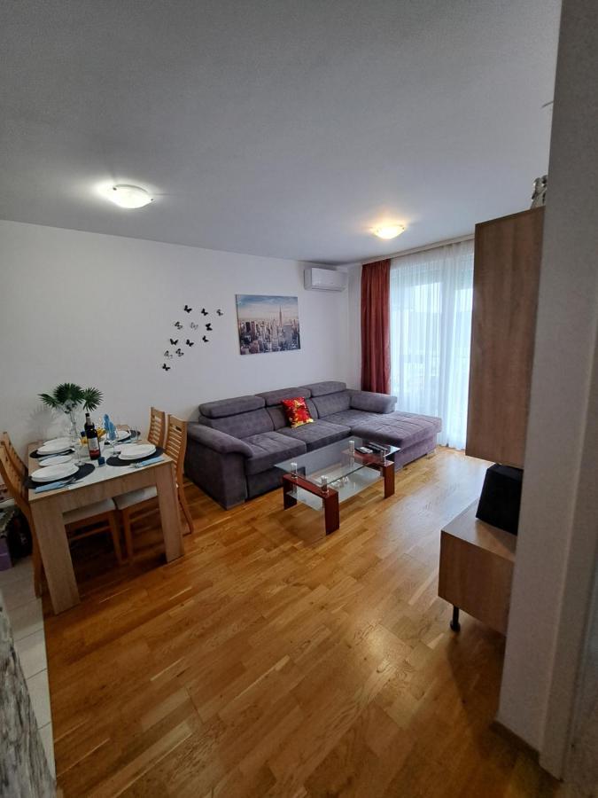 Mariposa: Balcony Apartment with Parking Near Split's Largest Mall Exterior photo