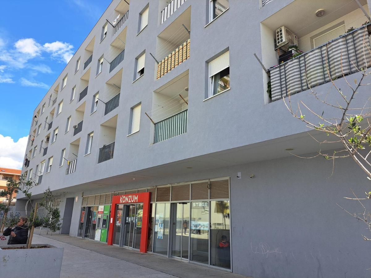Mariposa: Balcony Apartment with Parking Near Split's Largest Mall Exterior photo